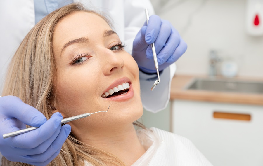 Tips for Maintaining Healthy Teeth and Gums at Home